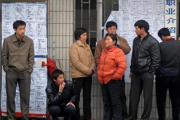 男婴眉心长“月牙”胎记，母亲带他算命后神秘失踪，至今下落不明
