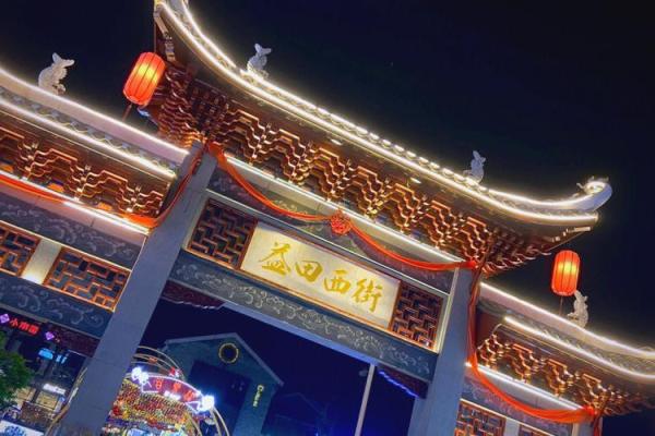 桂林阳朔西街算命先生