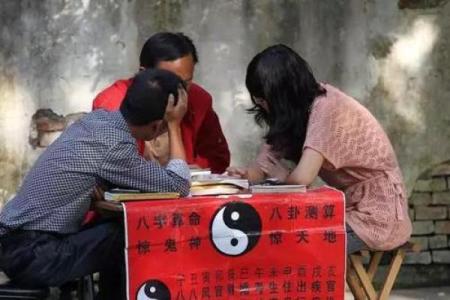 互联网算命生意经：那些被“收割智商税”的当代焦虑人儿