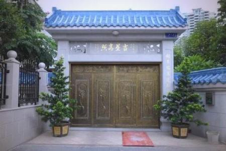 小区门两侧的房子风水
