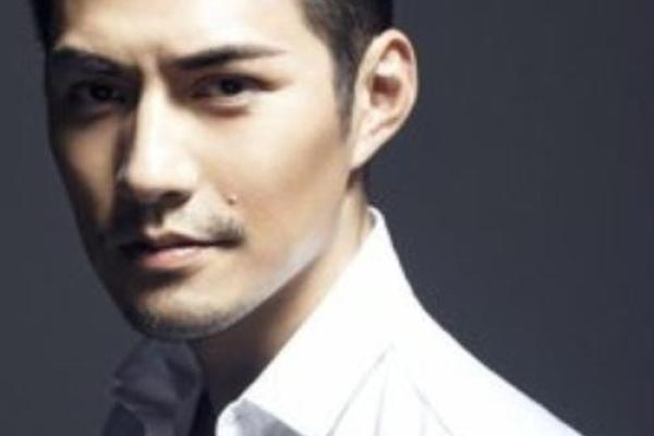 八字眉男生面相